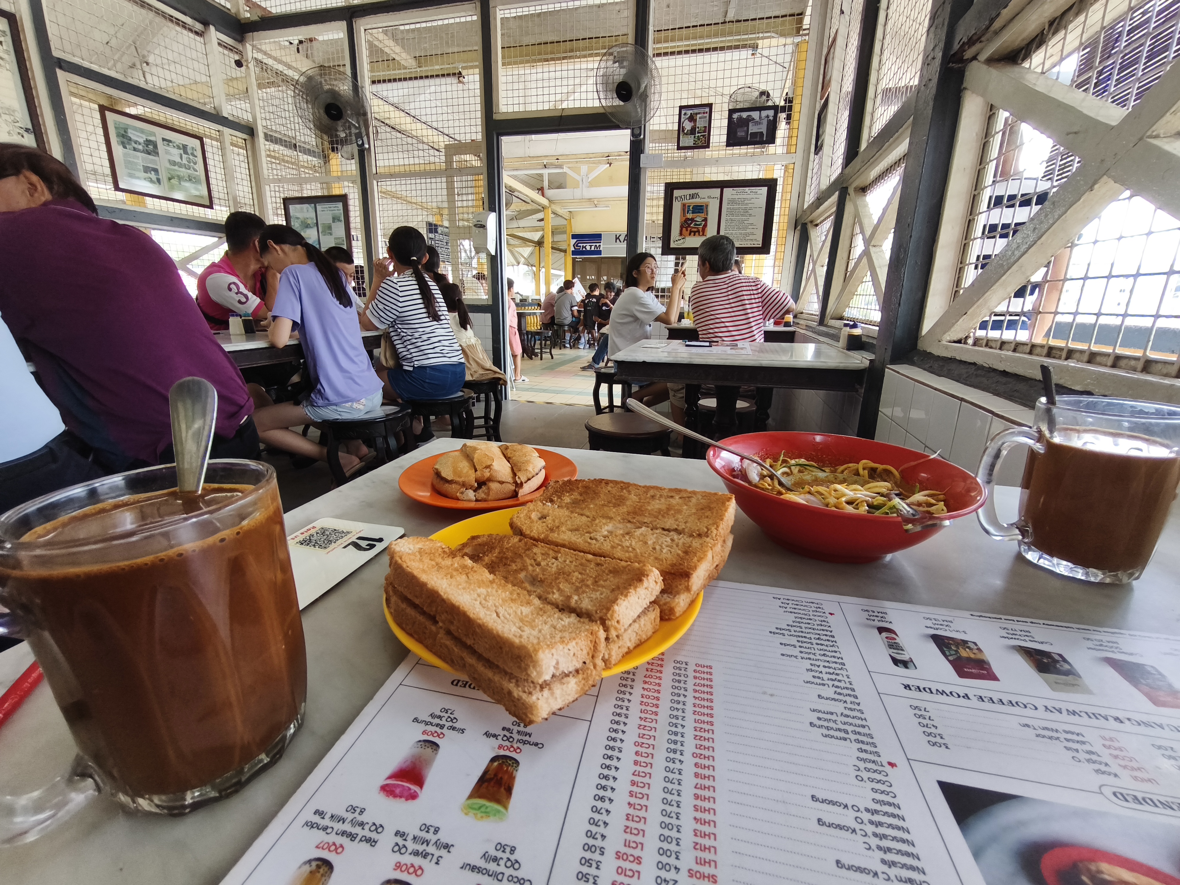 Coffee and toast at Kluang RailCoffee in March 2025/2025年3月居銮铁路咖啡用餐场景